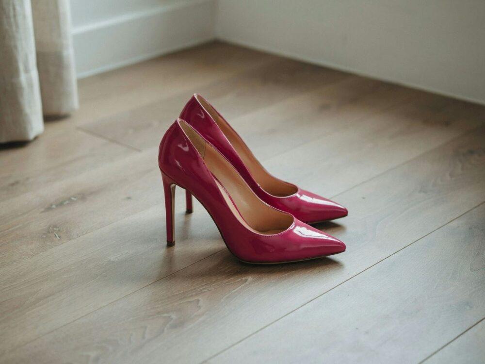buty do fuksjowej sukienki