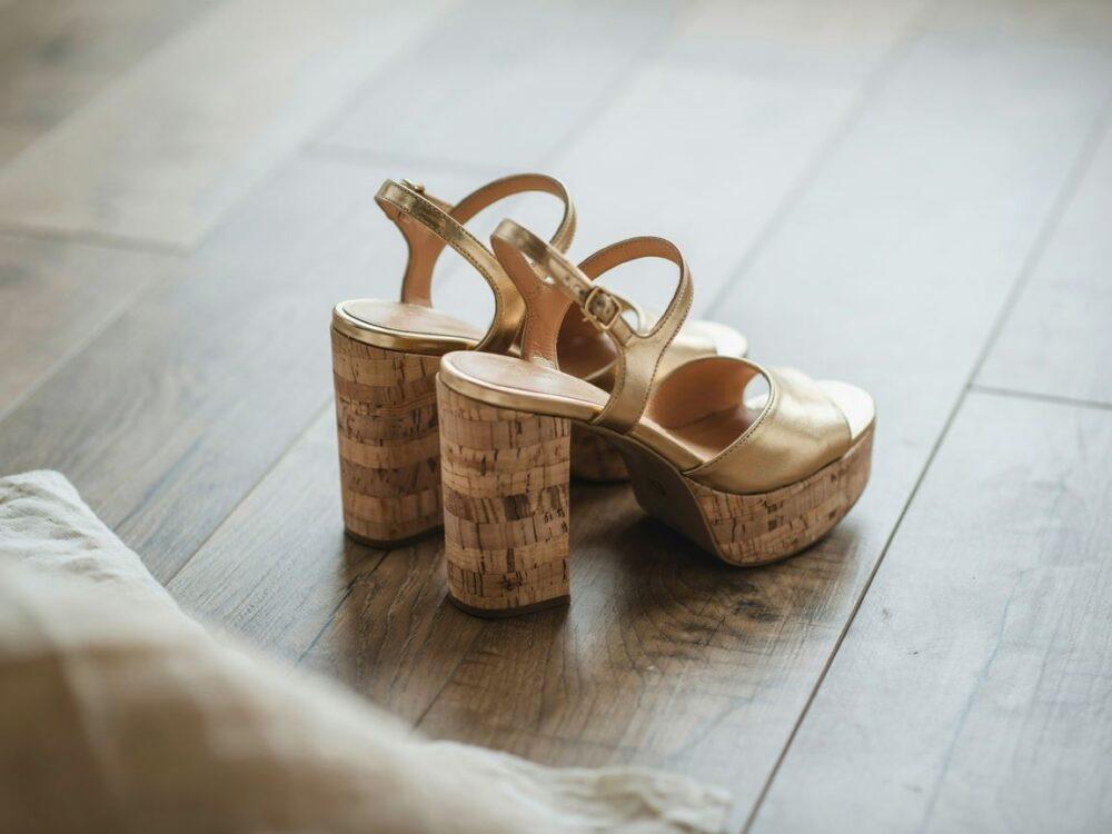 letnie buty na koturnie