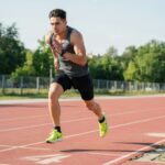osoba ćwicząca z kettlebell