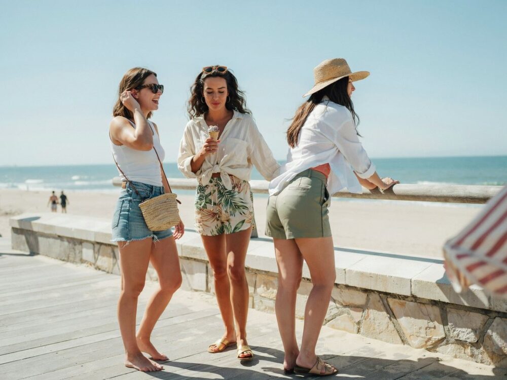 spodenki plażowe na wieszaku